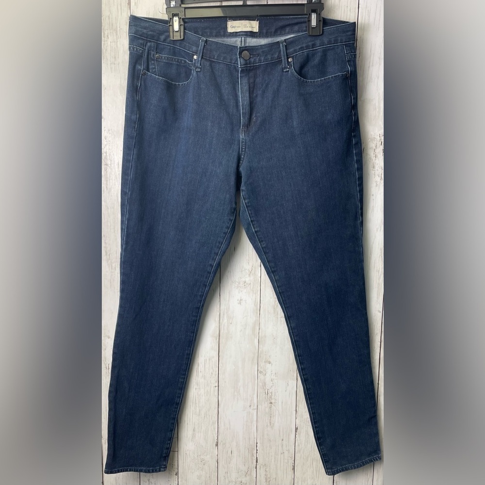 Gap Blue Jeans dark wash size 32